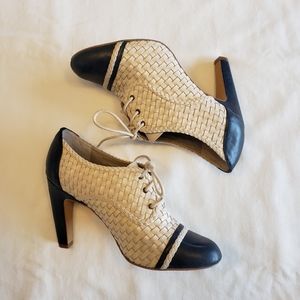 Hinge Heeled Oxford-style Spectator Shoes